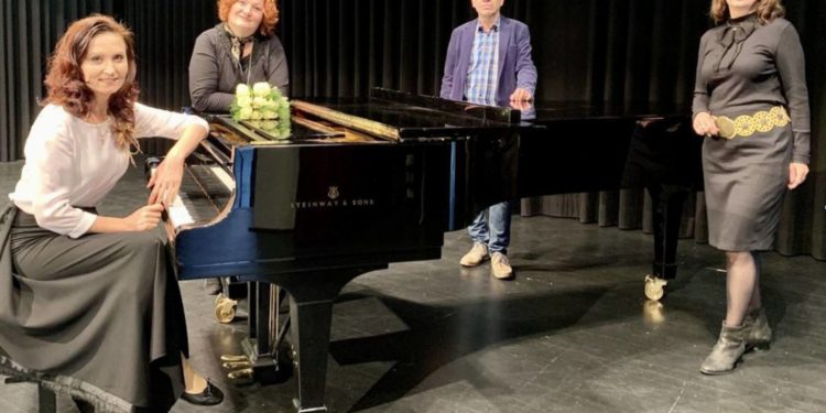 Klassik für Alle. Spende-Übergabe an den Verein Aktion Kinderschutz